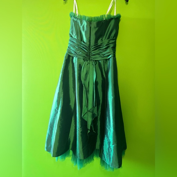 B2 Green gown size 12 formal wear - Picture 3 of 4